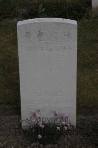 Les Baraques Military Cemetery Sangatte - Li Ts'ang, 